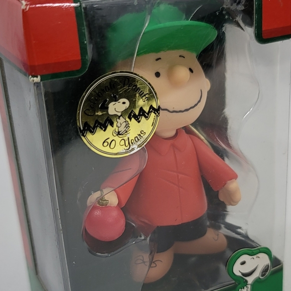 Peanuts Charlie Brown Holiday Clip-On - Picture 12 of 13